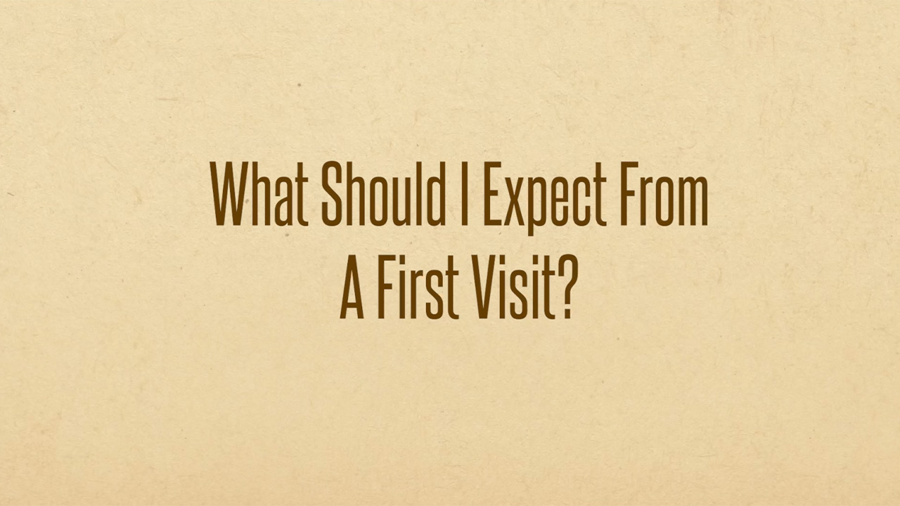 YouTube thumbnail of FAQ by Doctor William Negreiros about what to expect on the first visit.